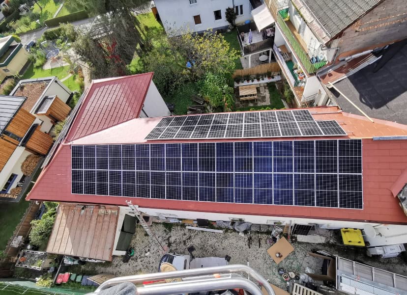Photovoltaikanlage auf einem Mehrparteienhaus in Krumpendorf