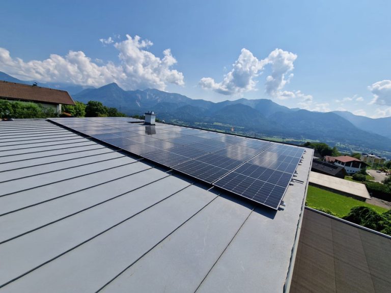 EBZ Energie Photovoltaik Goodwe ET Plus Wechselrichter mit 36 Axitec Glasmodulen optimiert