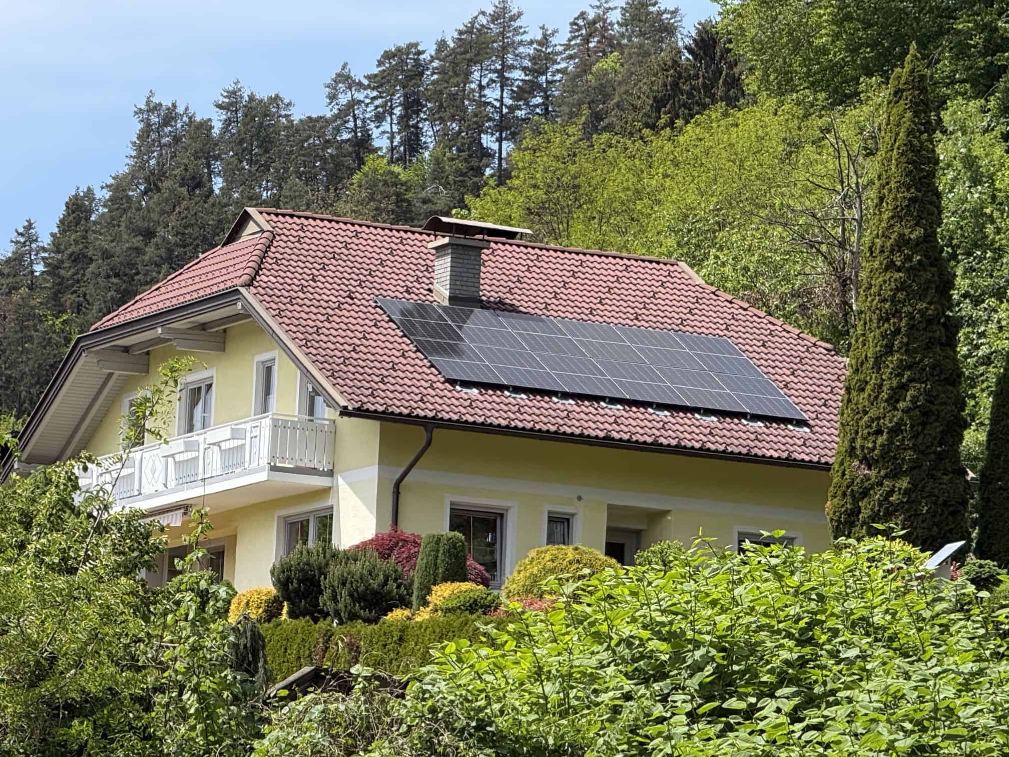 10-kWp-Photovoltaikanlage auf einem Ziegeldach am Ossiachersee
