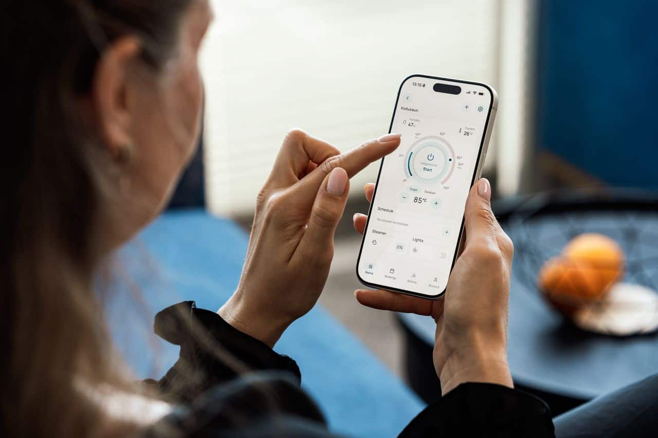 Modernes Zuhause mit intelligent gesteuerter Energie und Wärme
